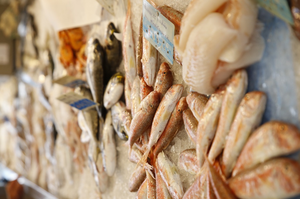 Frontignan_halles_poissonnerie_fruits_de_mer