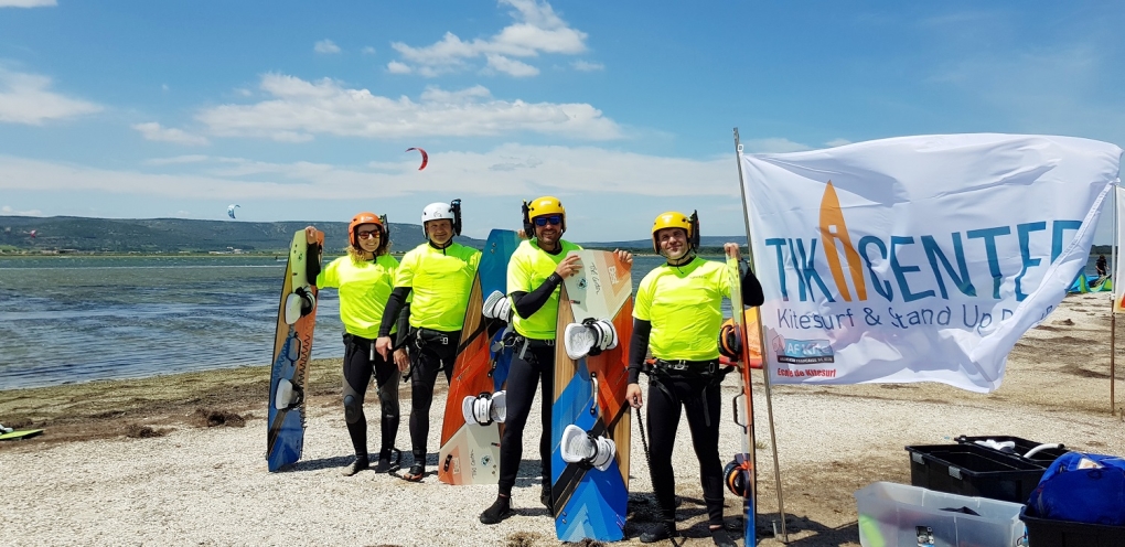 Groupe d élèves en Kitesurf à Frontignan