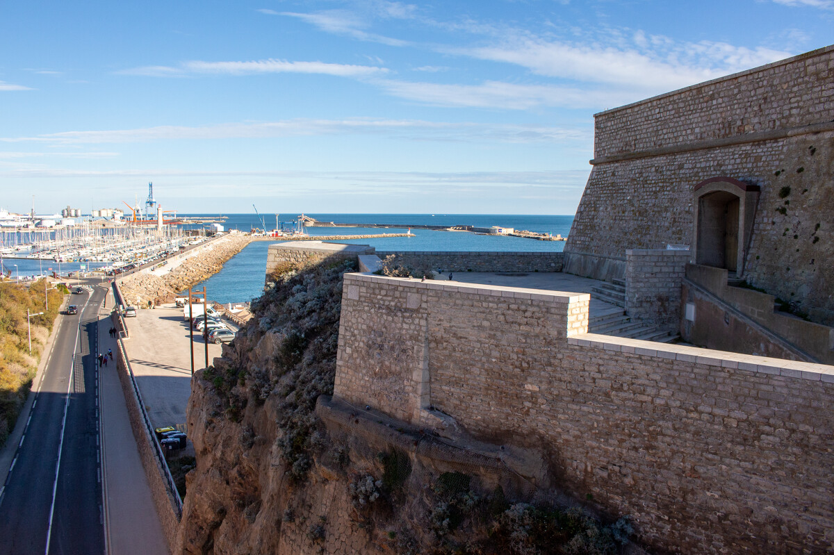 Theatre_de_la_mer-M_RICARD_OT-THAU-21033-1200px