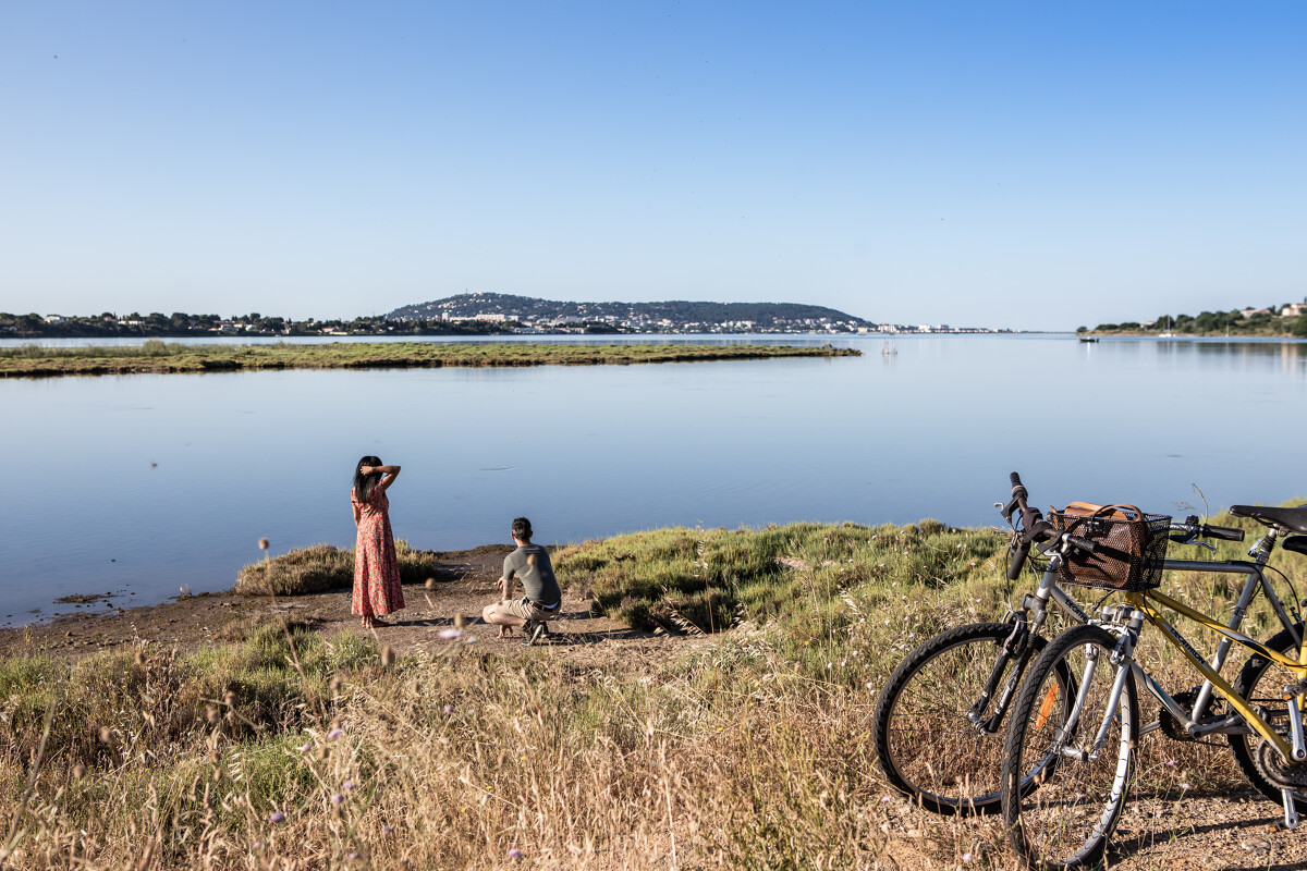 couple-velo-voie-verte-o-octobre-ot-thau-1974-1200px-94049