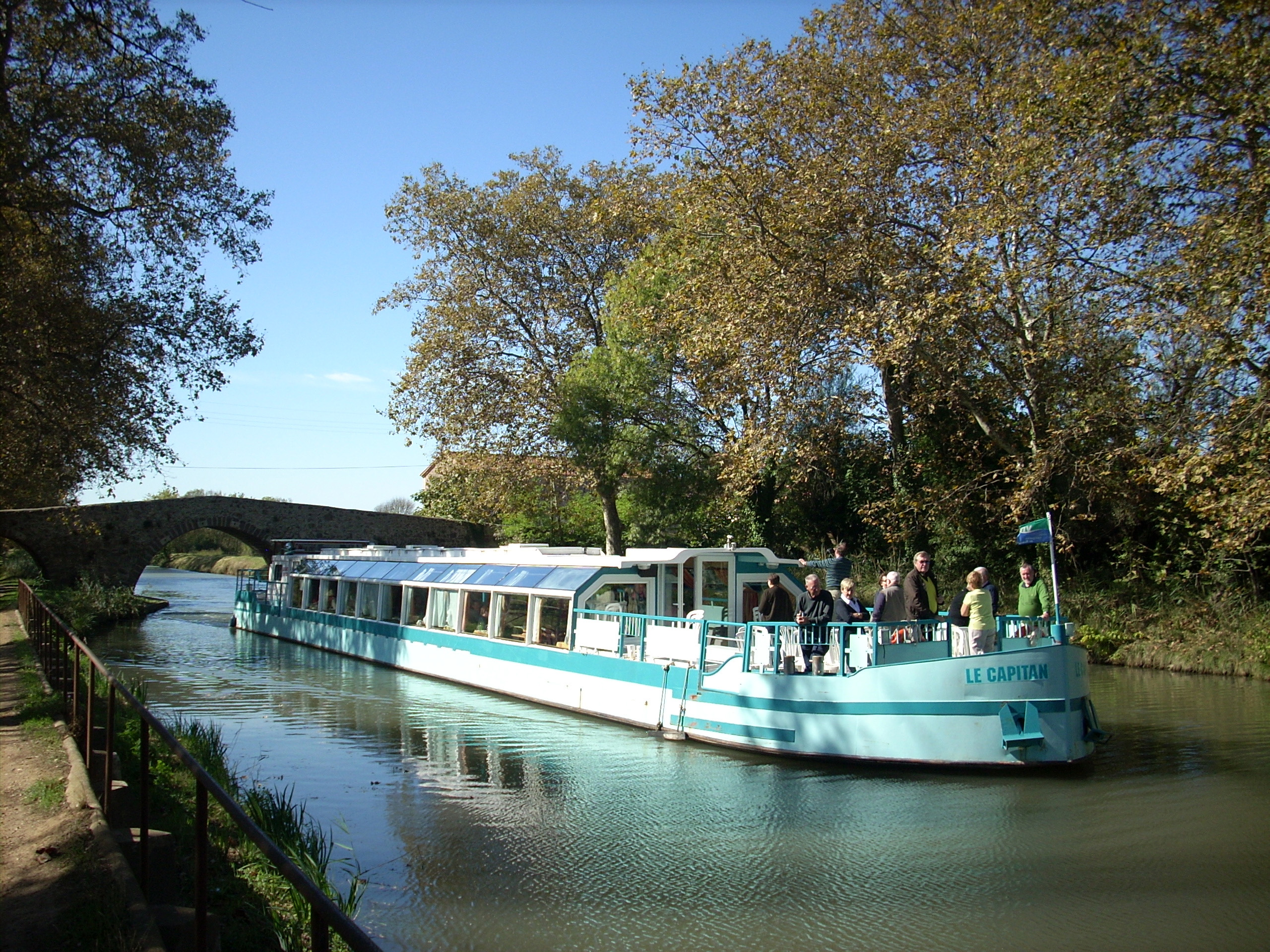 les-bateaux-du-soleil-capitan-au-pont-des-trois-yeux-138685