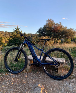 Nos VTT electrique semi suspendu Giant - à l'Abbaye St Félix de Montceau