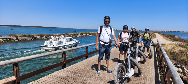 Balade en trottinette le long du Canal du Rhône à Sète - © TROTTUP Balade en trottinette le long du Canal du Rhône à Sète