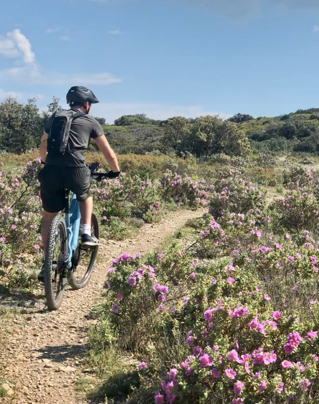 Rando en VTT electrique tout suspendu Giant, Abbaye St Félix de Montceau