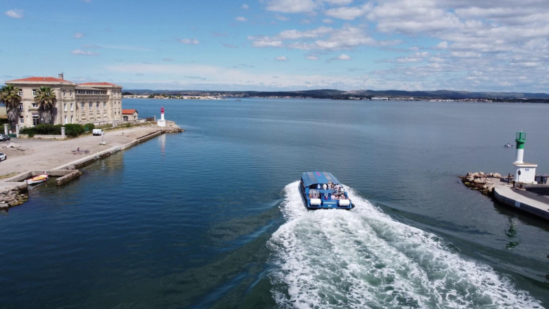 Navette Mèze qui part vers Mèze