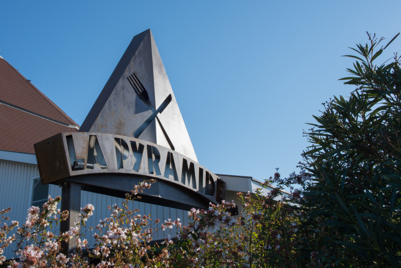 Pyramide-restaurant-buffet