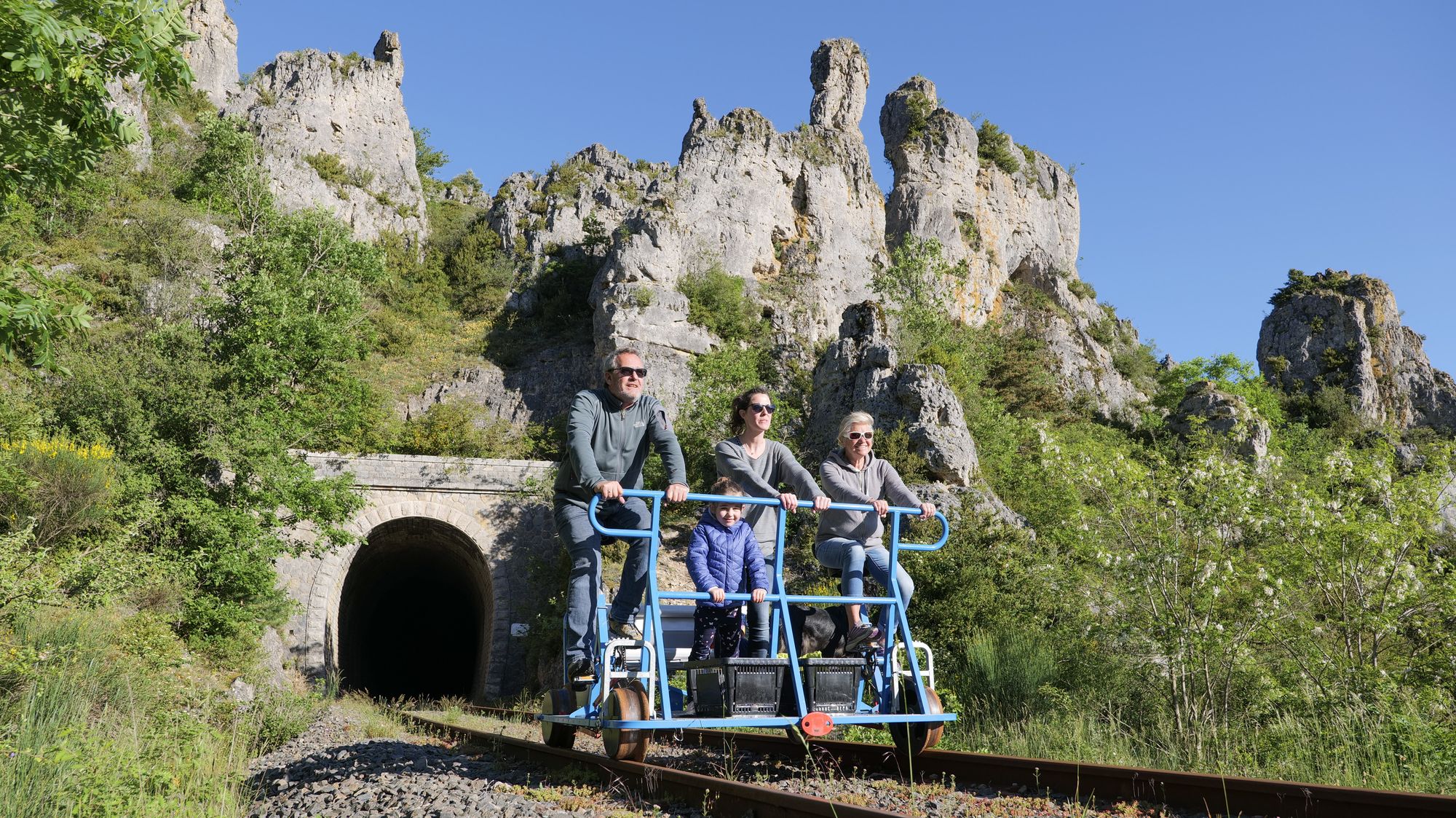 VELORAIL ET TRAIN TOURISTIQUE DU LARZAC