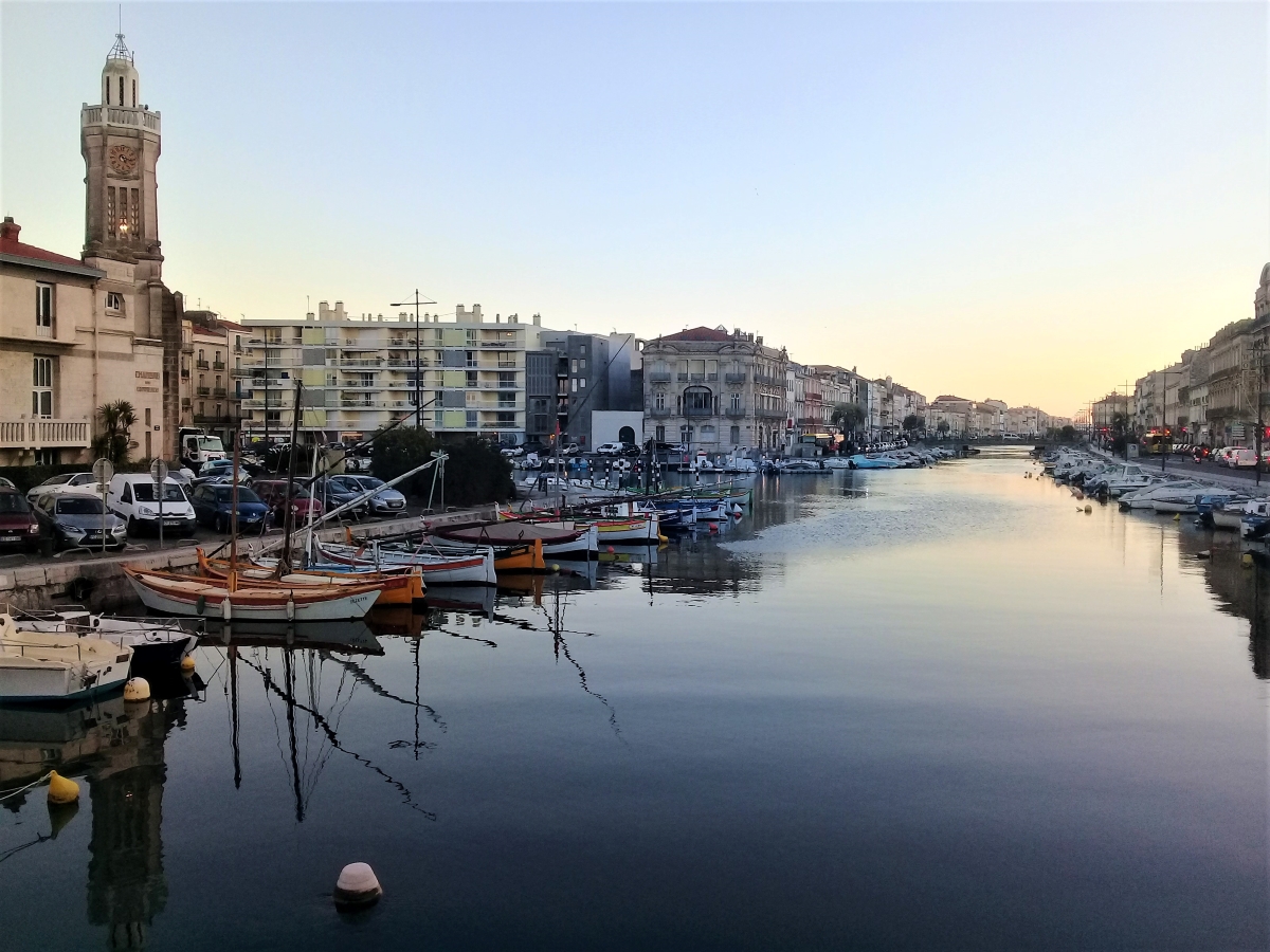 anciennes-barques-devant-la-chambre-consulaire-16644647