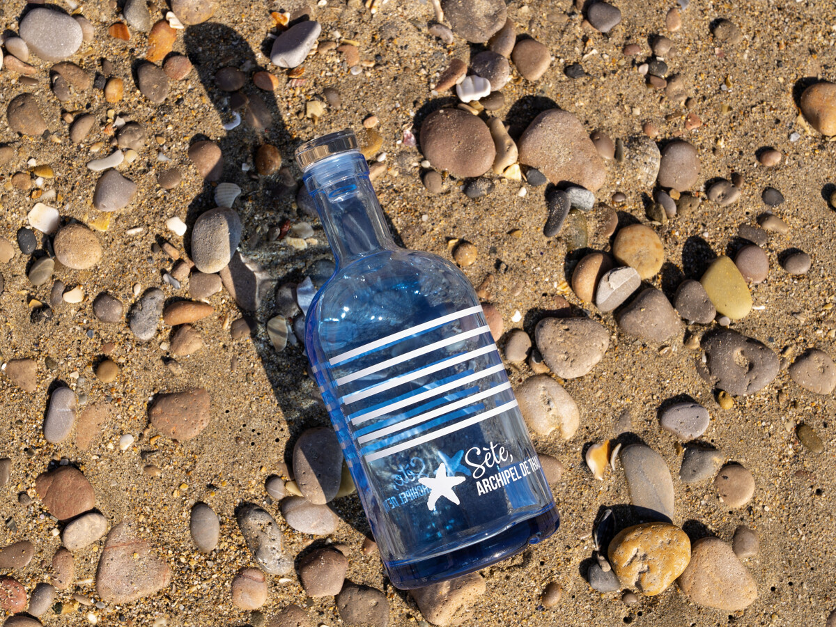 bouteille-sete-bleue-g-deloye-ot-thau-27380-1200px-18229817