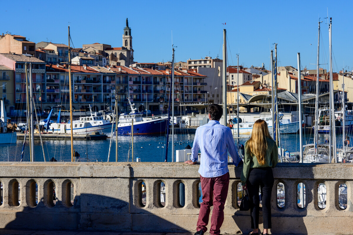 couple-au-mole-saint-louis-r-domergue-ot-thau-20810-1200px-13343875