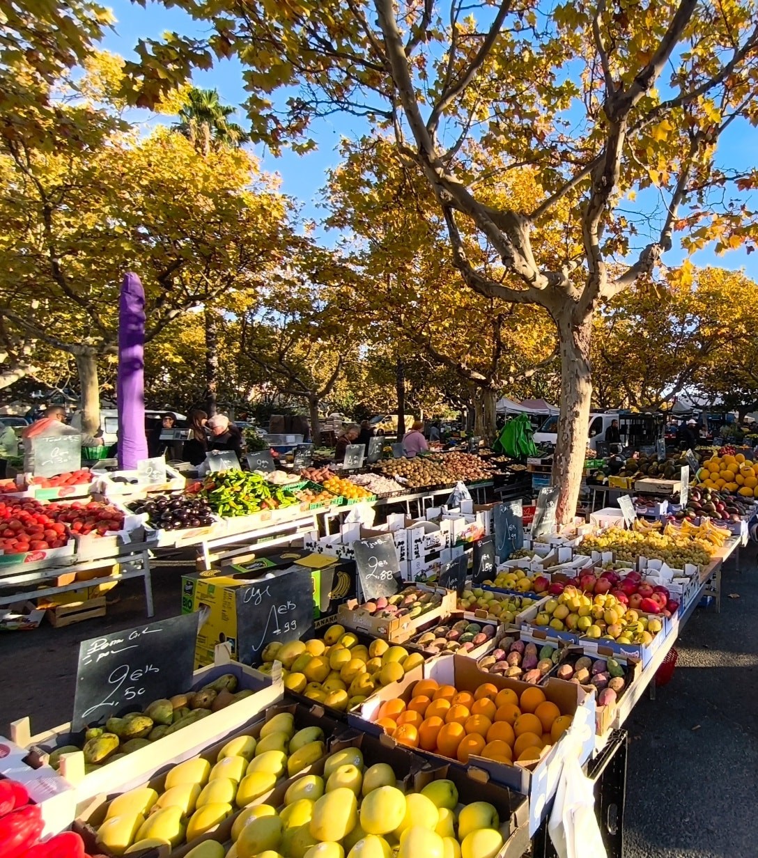 MARCHÉ TRADITIONNEL DE L'ÎLE DE THAU