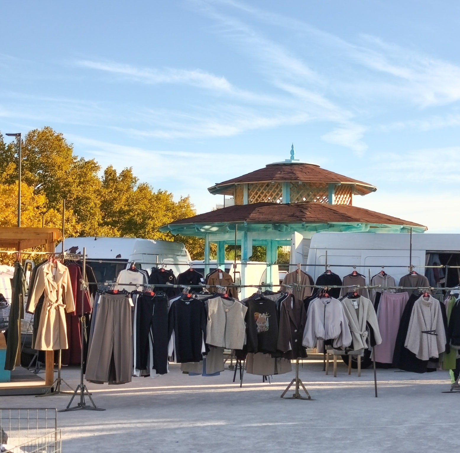 MARCHÉ TRADITIONNEL DE L'ÎLE DE THAU