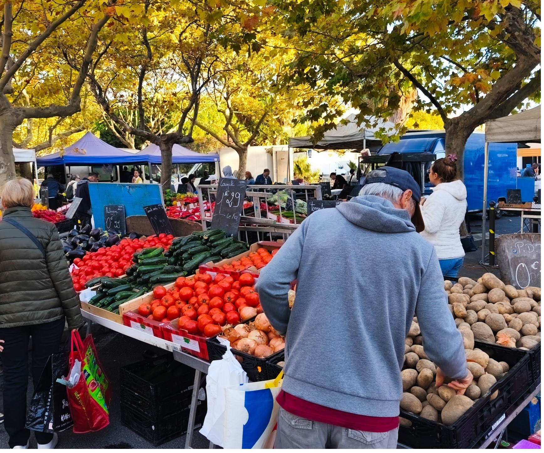MARCHÉ TRADITIONNEL DE L'ÎLE DE THAU