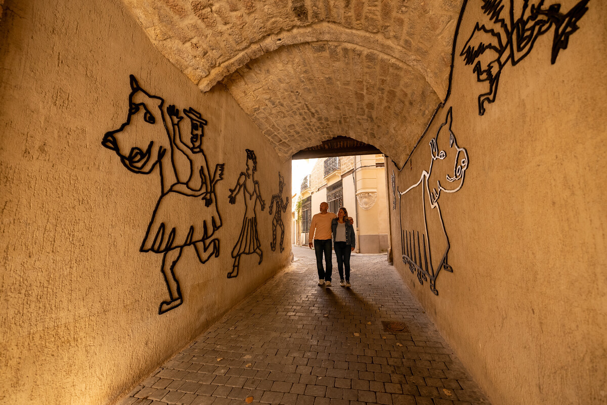 bam-que-la-fete-commence-andre-cervera-que-la-fete-commence-2024-poussan-adagp-photo-office-de-tourisme-archipel-de-thau-34904-1200px-18237065