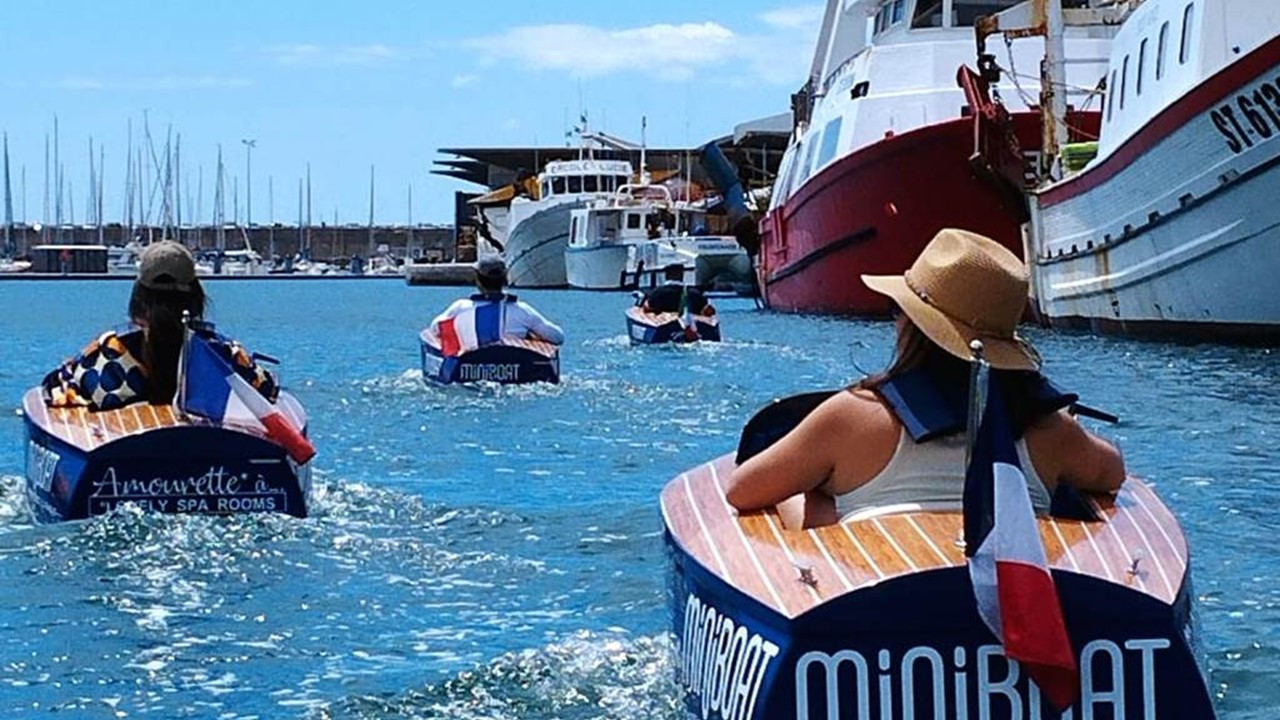 mini-boat-15574112