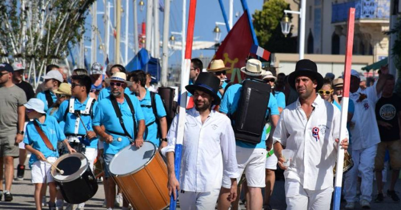 DÉFILÉ DES CAPELETEURS
