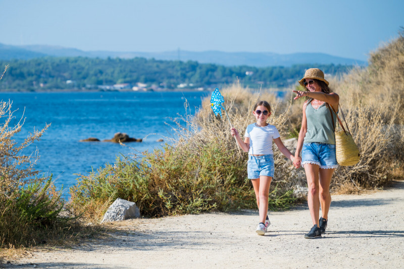 balade-a-pied-s-bie-ot-thau-30530-1200px-19121772 - © Archipel de Thau balade-a-pied-s-bie-ot-thau-30530-1200px-19121772