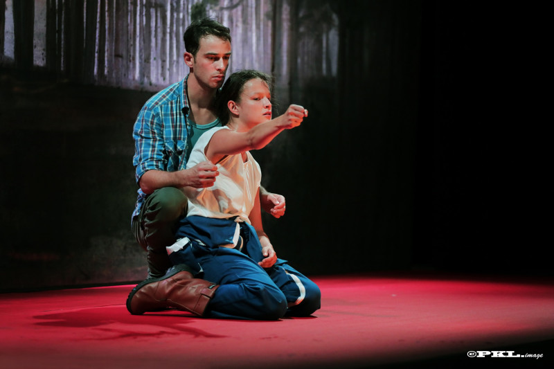 BIENVENUE AILLEURS, FRAGMENTS D’UNE JEUNESSE INSPIRÉE - © © Léna Pécastaing BIENVENUE AILLEURS, FRAGMENTS D’UNE JEUNESSE INSPIRÉE