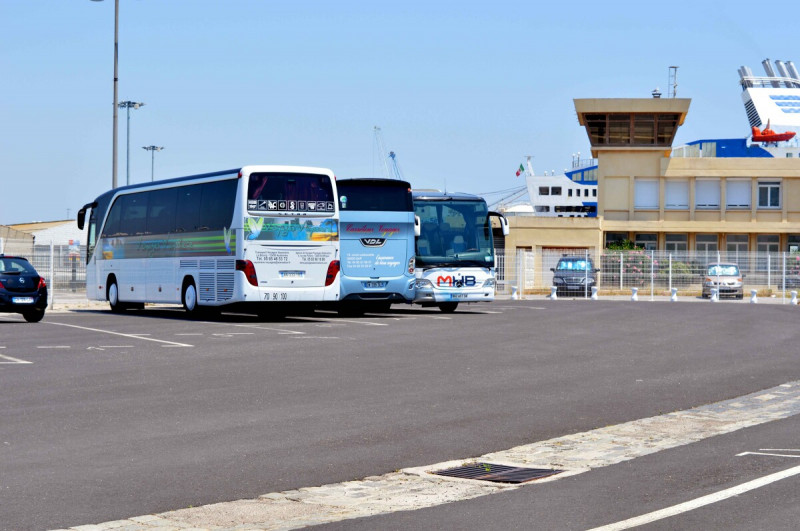 bus-gare-du-maroc-l-caravano-ot-thau-14230-1200px-12010299