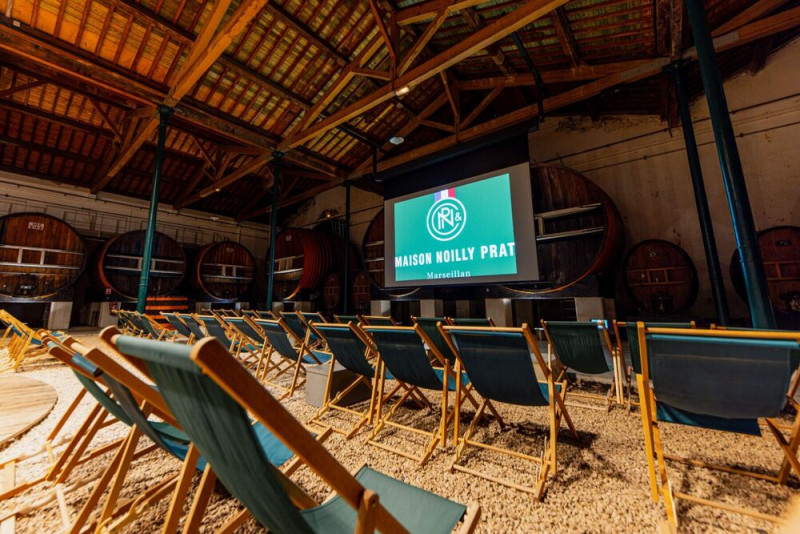 fy25-noillyprat-brandwebsite-photo-soiree-cine-16768310