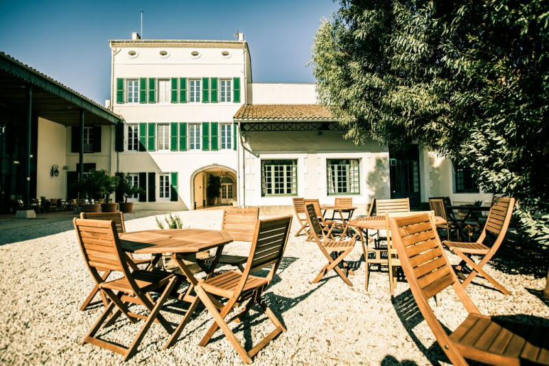 La Maison Noilly Prat : Un héritage de plus de 200 ans à découvrir à Marseillan