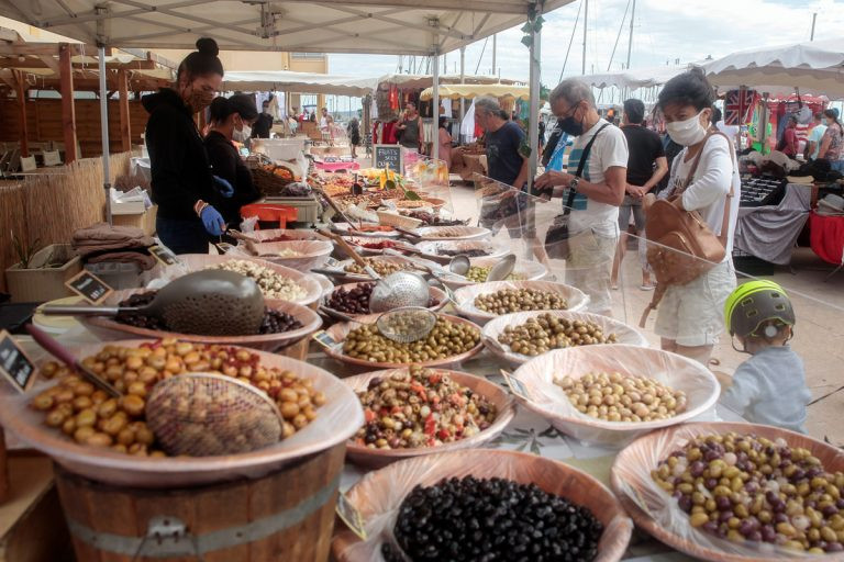 MARCHÉ DU PORT