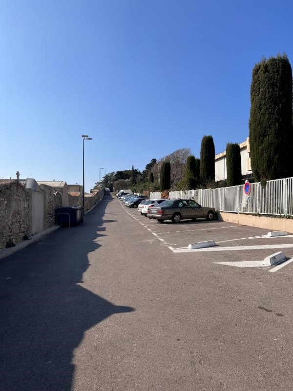 photo-parking-mus-e-paul-val-ry2-13974044