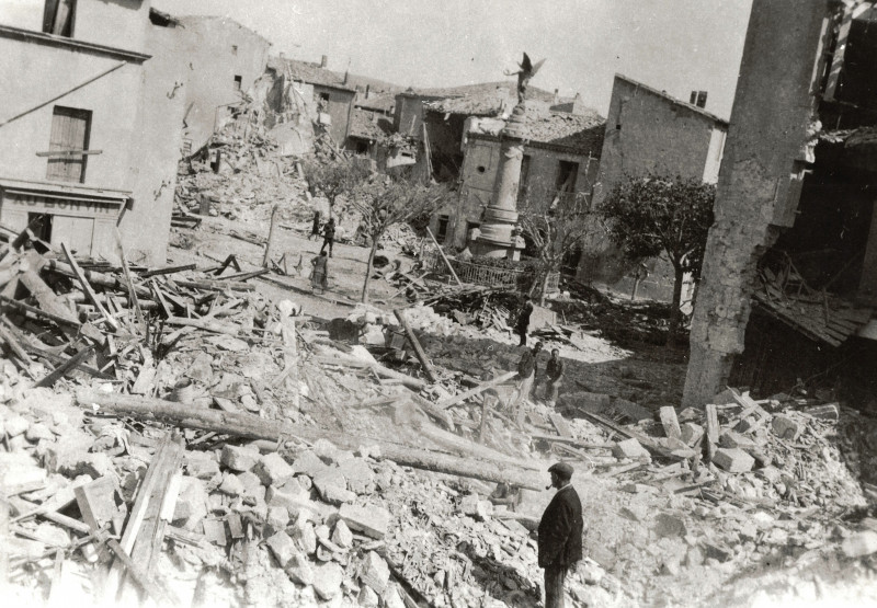 FRONTIGNAN SOUS LES BOMBES