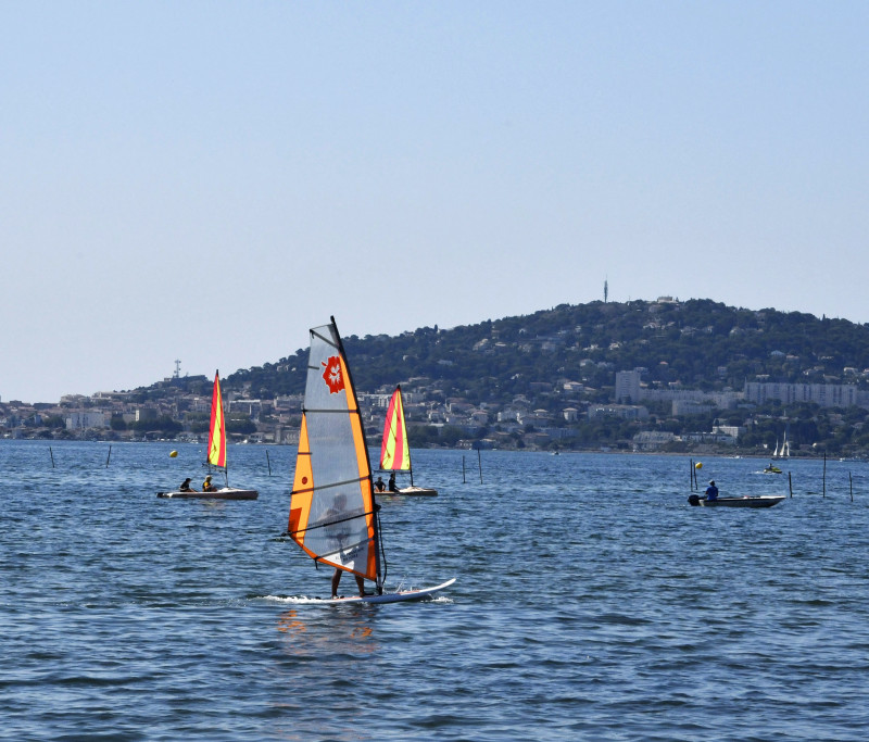 STAGE PLANCHE A VOILE PERFECTIONNEMENT - © CENTRE NAUTIQUE MANUREVA STAGE PLANCHE A VOILE PERFECTIONNEMENT