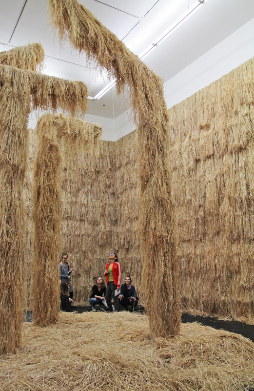 vue-de-l-exposition-anarchitecture-de-gianni-pettena-crac-occitanie-s-te-2024-archipensiero-2009-2024-courtesy-de-l-artiste-et-galerie-salle-principale-paris-photo-crac-occitanie-13358663
