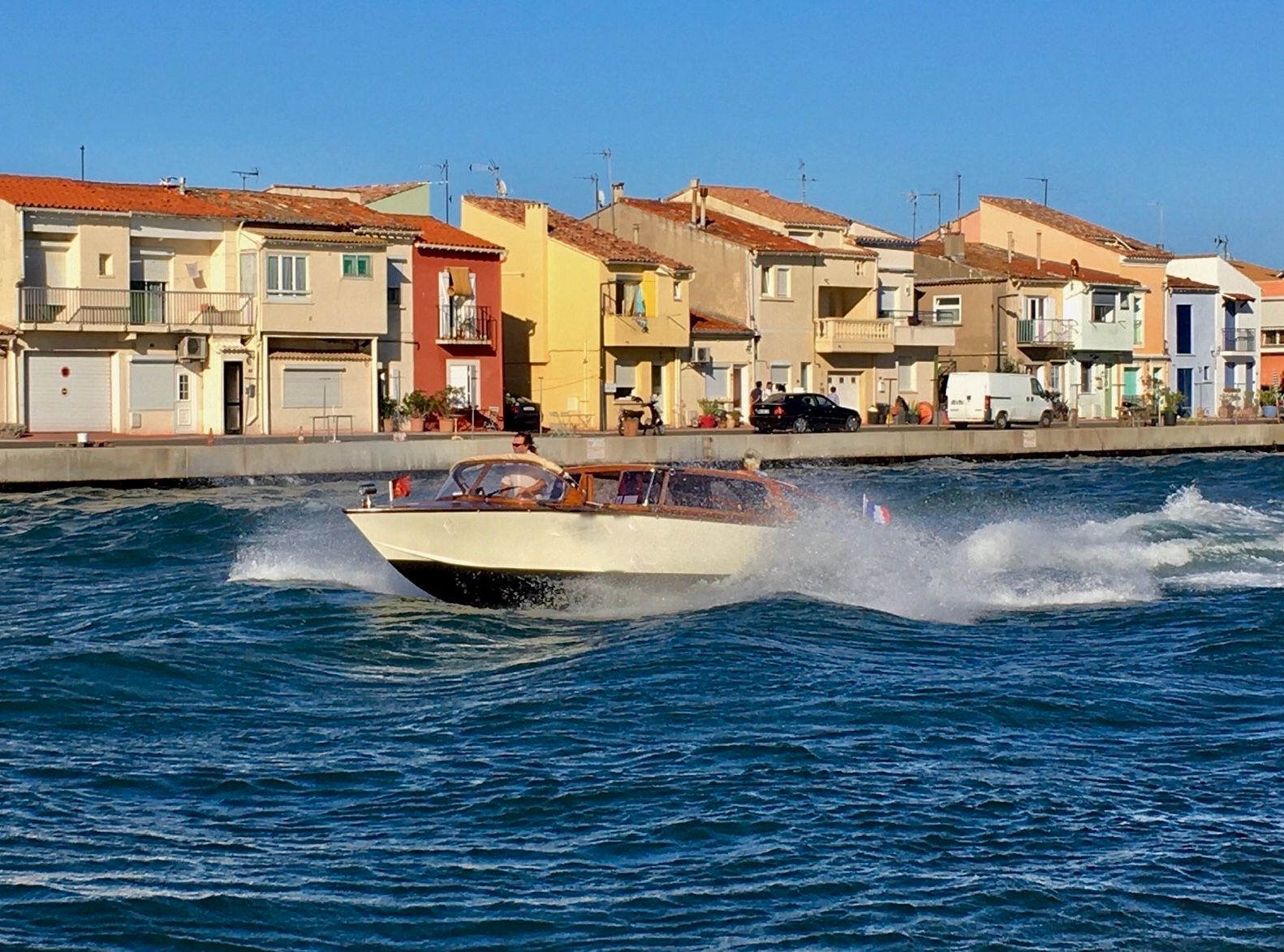 Vedi Venetia : L’expérience idéale pour parcourir la Petite Venise du Languedoc - © Vedi Venetia